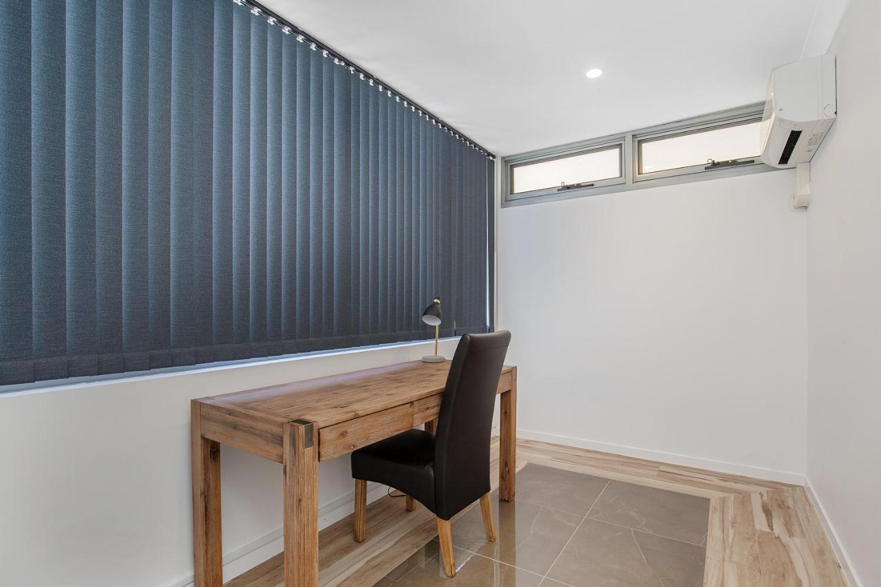 29 Stanhill Drive Villa โกลด์โคสต์ ภายนอก รูปภาพ